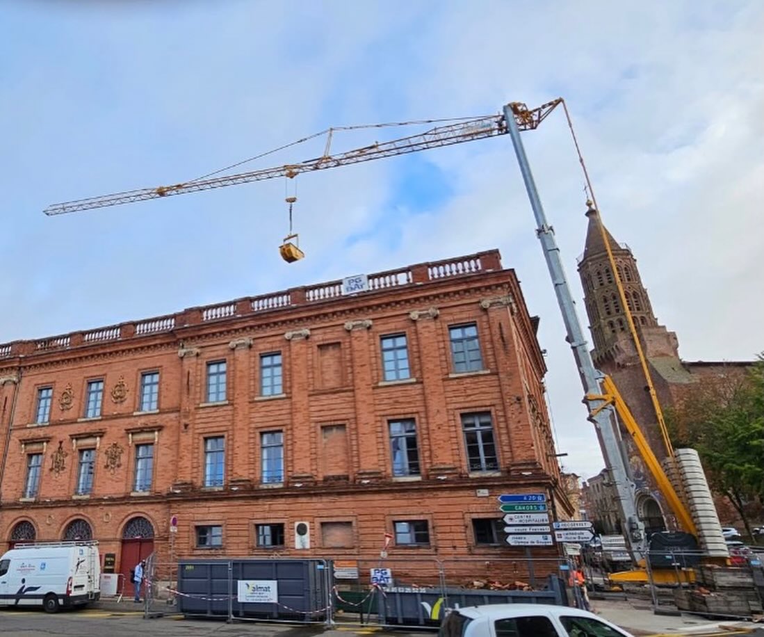 CM LOCAGRUES - Acheter une grue de chantier fiable avec accompagnement CM LOCAGRUES